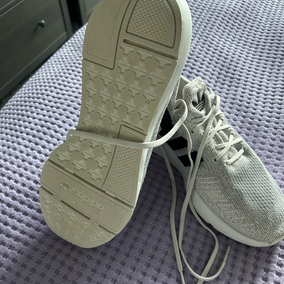 - Adidas swift run - Picture 2 of 3